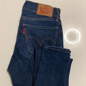 Levi’s / 710 Super Skinny Jeans / US 24W / Like New